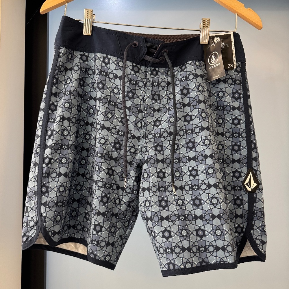 Men's water swim shorts NEW Volcom Hydro Life Mod-Tech Boardshorts Size 28